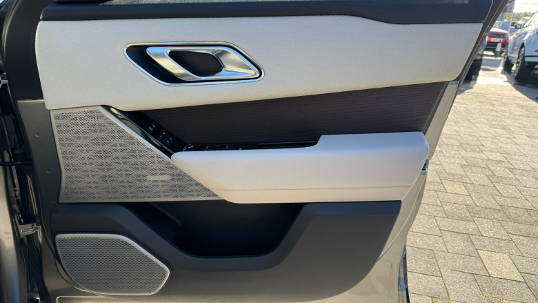 Land Rover Range Rover Velar 3.0 D300 R-Dynamic SE 5dr Auto Diesel Estate